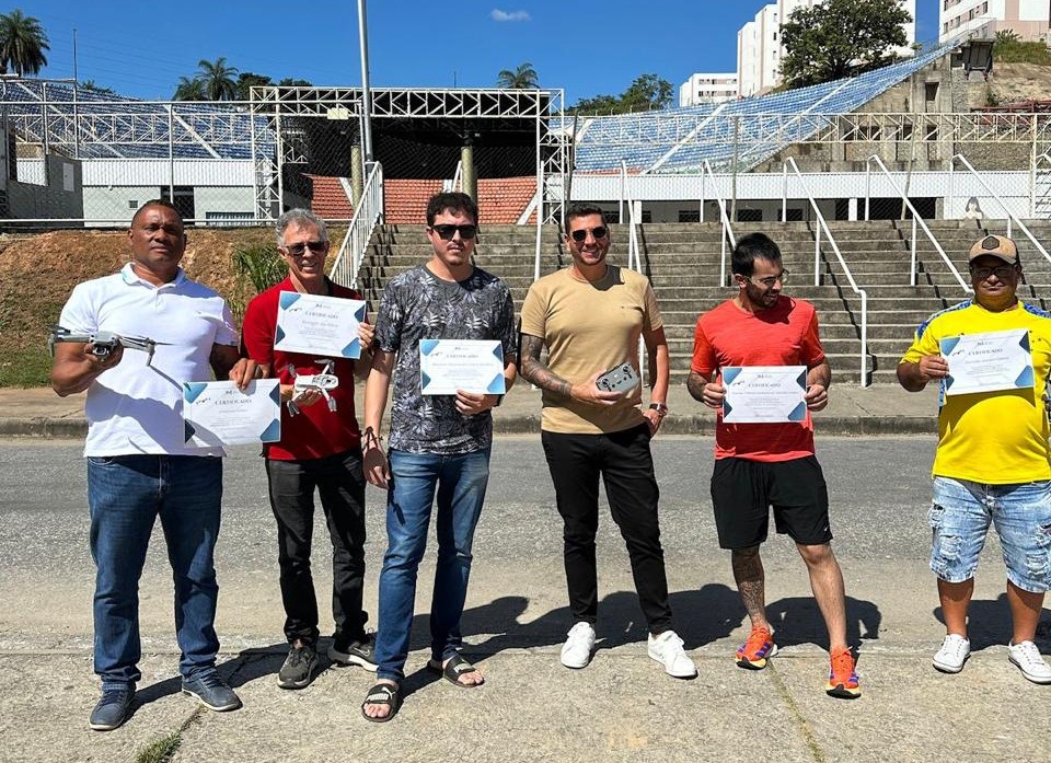 Formação prática da DM Escola de Drones em campo